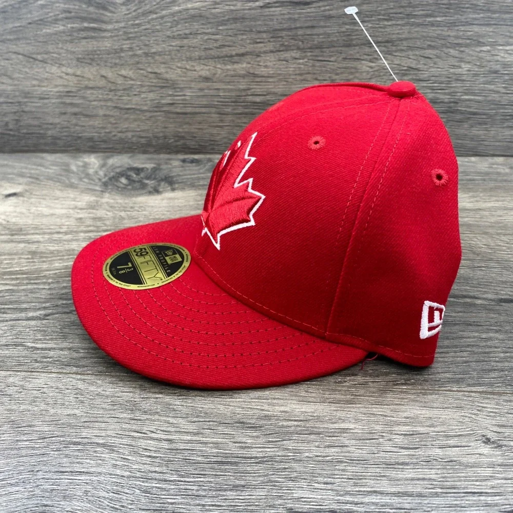 Toronto Blue Jays New Era 59FIFTY Low Profile Hat Mens 7 3/8 Red Maple Leaf Cap